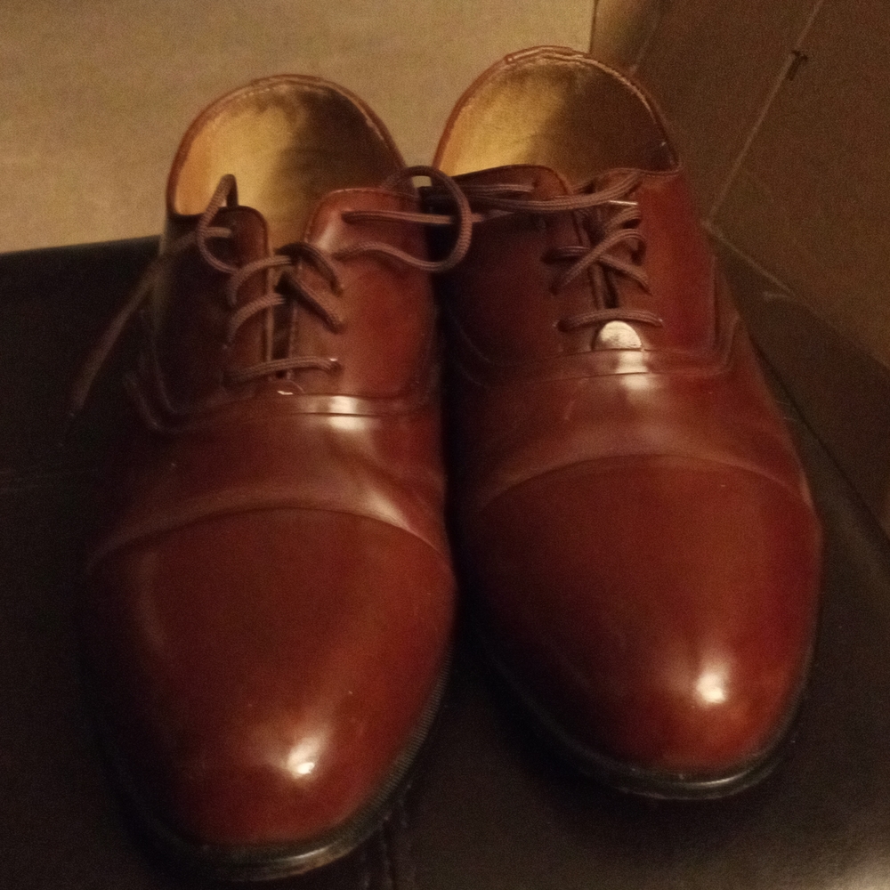 Men's brown tie up shoes